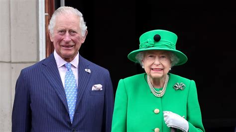 ¿Será Carlos III tan exitoso como su madre? Los desafíos del nuevo monarca